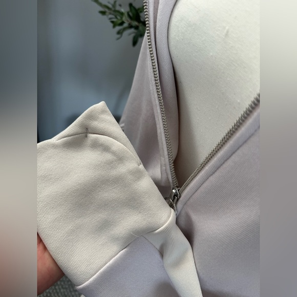 Women’s XL, ATHLETA Triumph Luxe Shine Hoodie, Worn one time - Picture 5 of 9